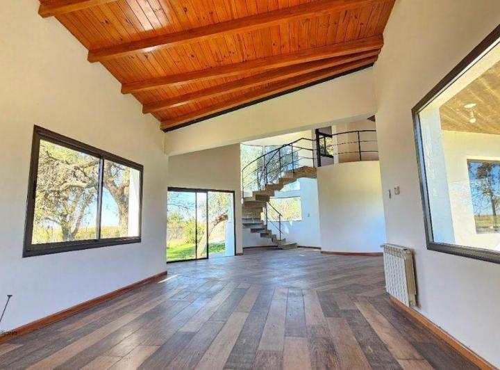 Casa · 210m² · 4 Ambientes · 4 Cocheras