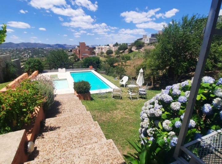 Casa · 140m² · 4 Ambientes · 2 Cocheras
