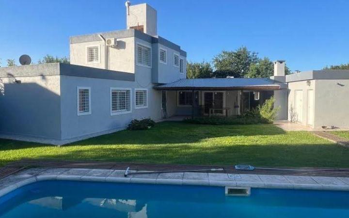 Casa · 285m² · 6 Ambientes · 2 Cocheras