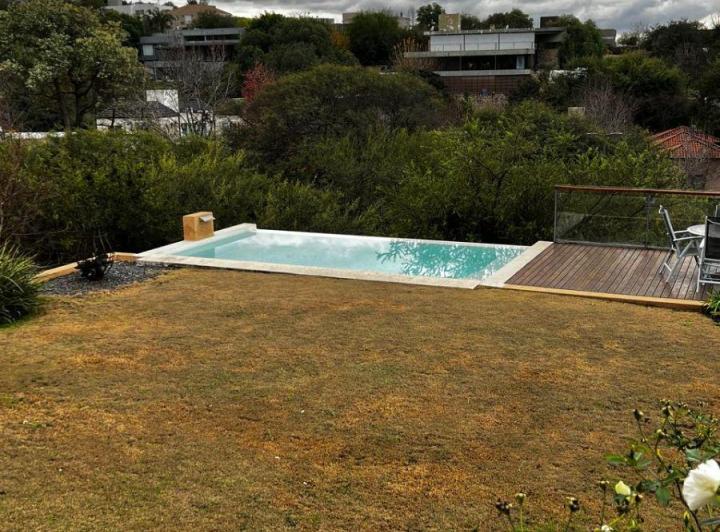 Casa · 280m² · 3 Ambientes · 2 Cocheras