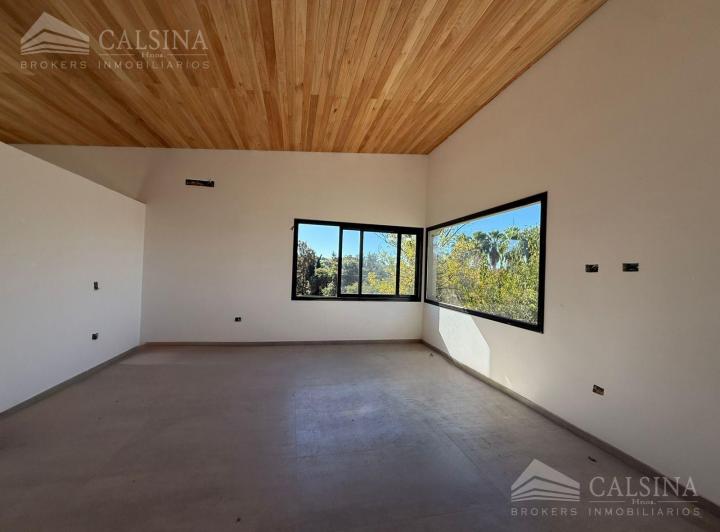 Casa · 330m² · 5 Ambientes · 2 Cocheras