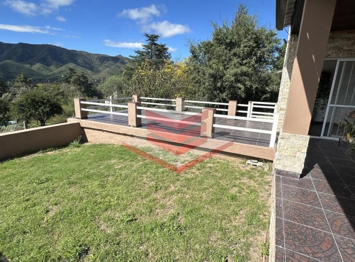 Casa · 140m² · 9 Ambientes · 1 Cochera