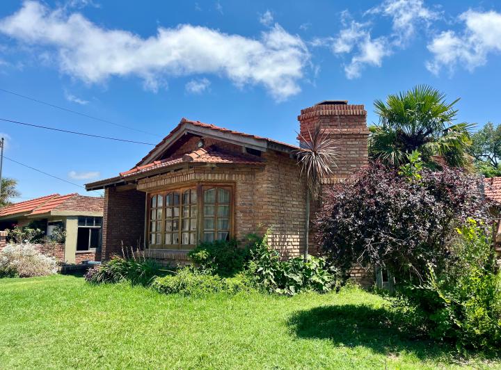Casa · 247m² · 5 Ambientes · 1 Cochera