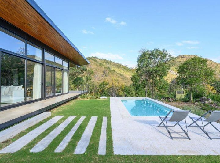 Casa · 215m² · 6 Ambientes · 2 Cocheras
