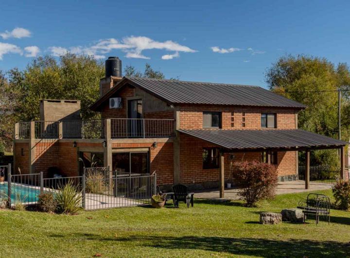 Casa · 178m² · 5 Ambientes · 1 Cochera