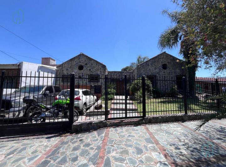 Casa · 600m² · 3 Dormitorios · 2 Cocheras