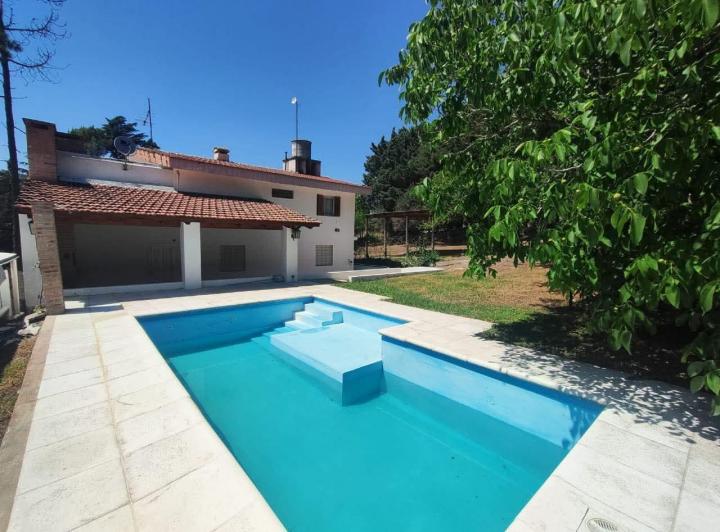 Casa · 111m² · 6 Ambientes · 2 Cocheras