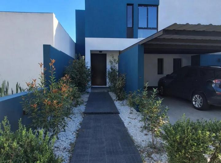 Casa · 223m² · 6 Ambientes · 2 Cocheras