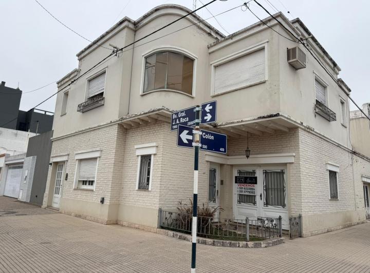 Casa · 300m² · 8 Ambientes · 1 Cochera