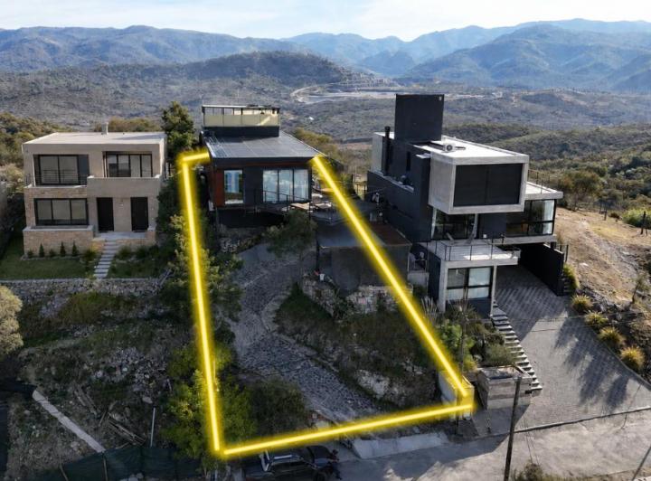 Casa · 240m² · 1 Ambiente