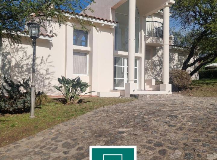 Casa · 307m² · 6 Ambientes · 2 Cocheras