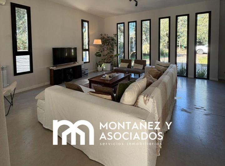 Casa · 300m² · 10 Ambientes · 4 Cocheras