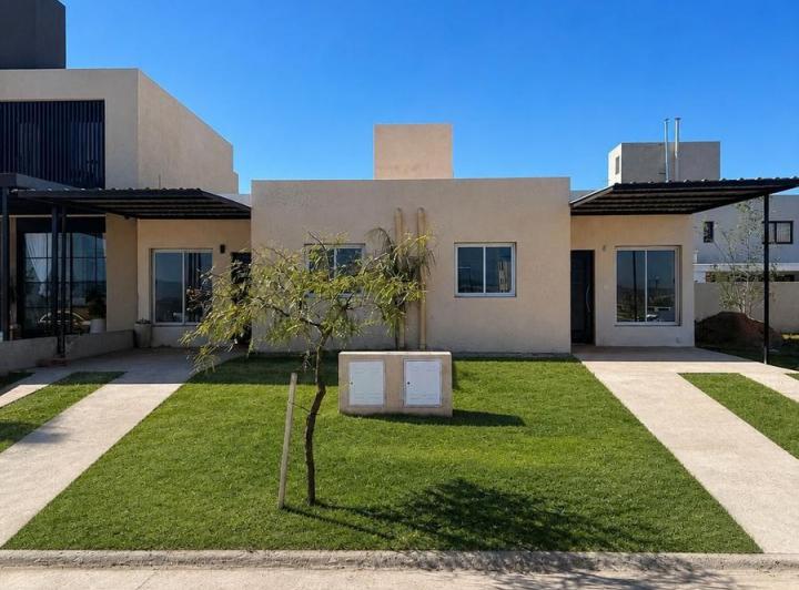 Casa · 70m² · 3 Ambientes · 1 Cochera
