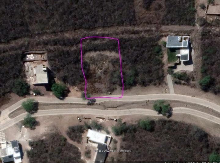 Terreno · 972m² · 1 Ambiente · 1 Cochera