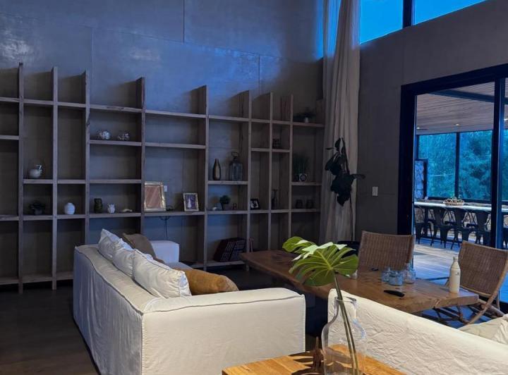 Terreno · 410m² · 6 Dormitorios · 3 Cocheras