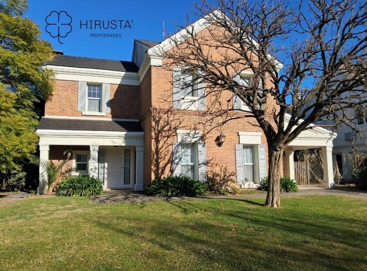 Casa · 220m² · 6 Ambientes · 1 Cochera