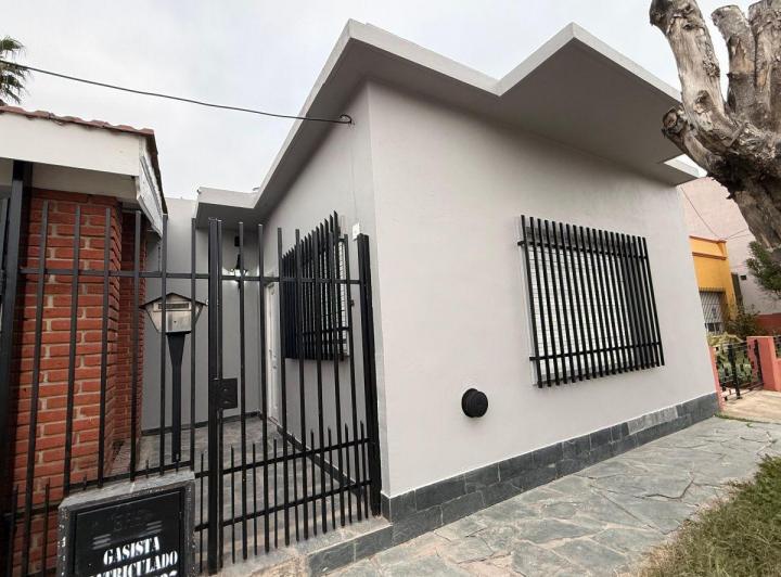 Casa · 160m² · 4 Ambientes · 1 Cochera