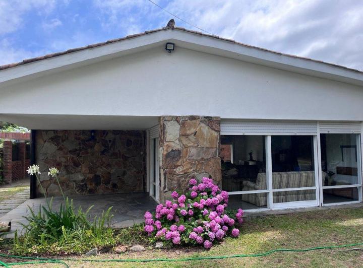 Casa · 200m² · 5 Ambientes · 1 Cochera