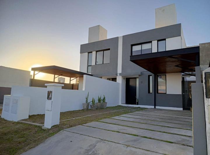 Casa · 120m² · 5 Ambientes · 1 Cochera