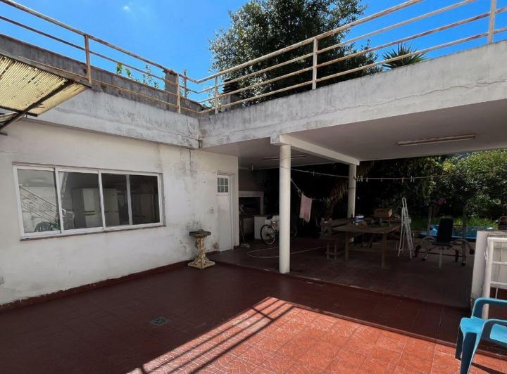 Casa · 240m² · 7 Ambientes · 1 Cochera
