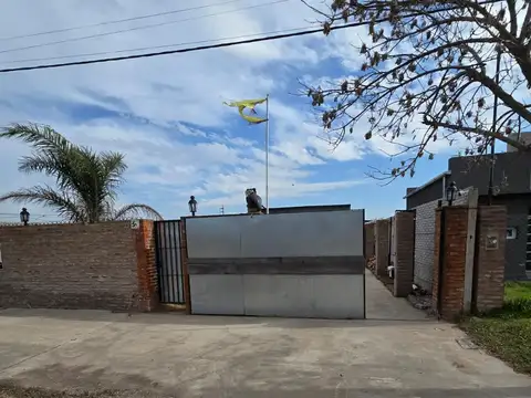 Casa en Venta en Punta Chacra, Roldan