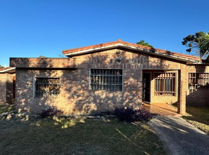 Casa · 323m² · 8 Ambientes · 3 Cocheras