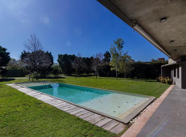 Casa · 101m² · 4 Ambientes · 2 Cocheras