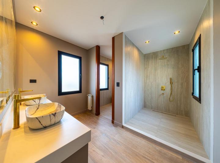 Casa · 310m² · 7 Ambientes · 2 Cocheras