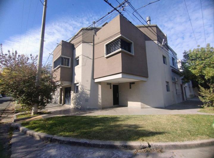 Casa · 155m² · 6 Ambientes · 1 Cochera
