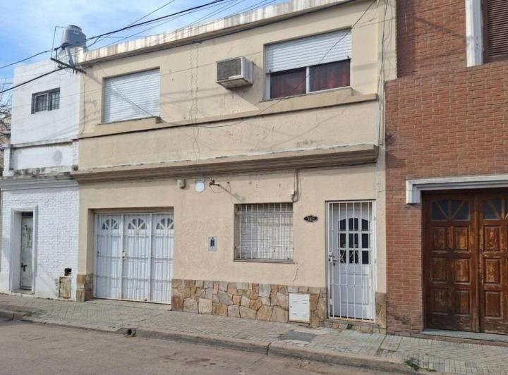 Casa · 105m² · 6 Ambientes · 1 Cochera