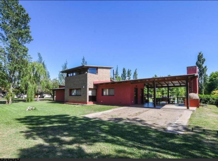 Casa · 359m² · 4 Ambientes · 2 Cocheras