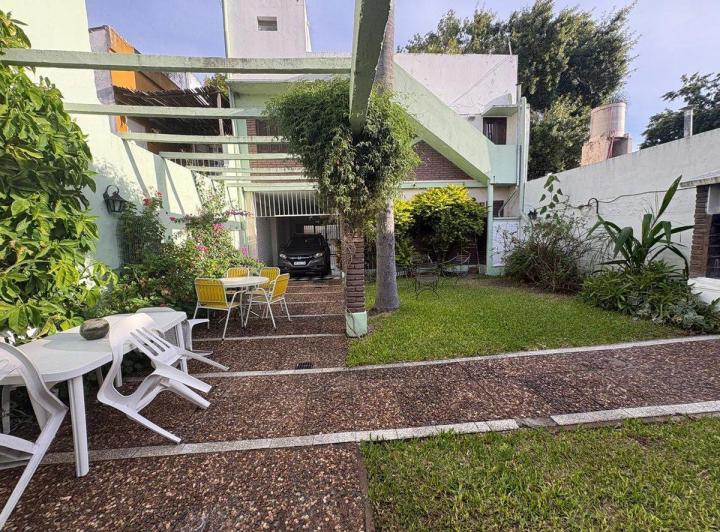 Casa · 275m² · 5 Ambientes · 2 Cocheras