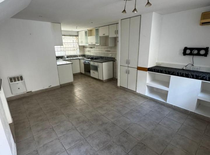 Casa · 199m² · 6 Ambientes · 3 Cocheras