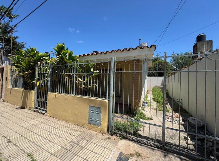 Casa · 77m² · 4 Ambientes · 1 Cochera