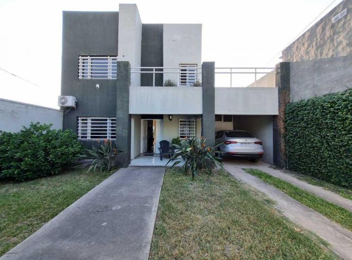 Casa · 130m² · 6 Ambientes · 2 Cocheras