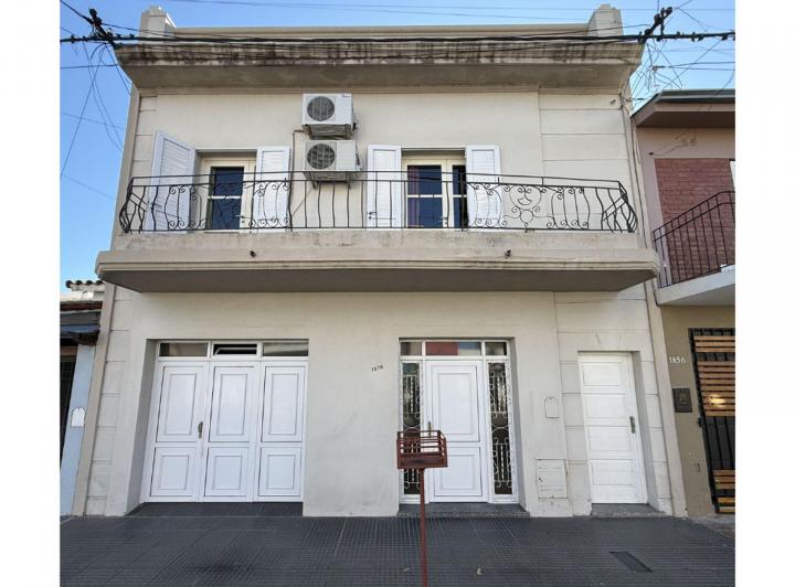 Casa · 193m² · 6 Ambientes · 1 Cochera