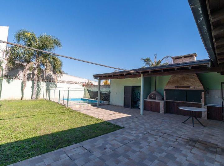 Casa · 150m² · 6 Ambientes · 2 Cocheras