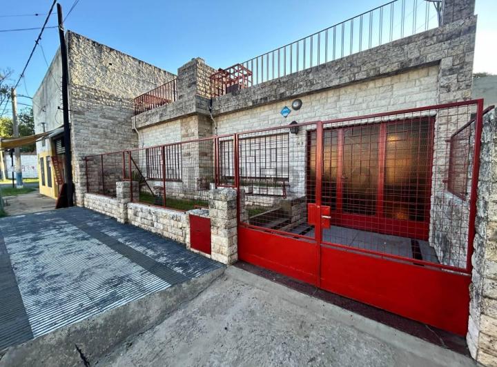 Casa · 170m² · 4 Ambientes · 2 Cocheras