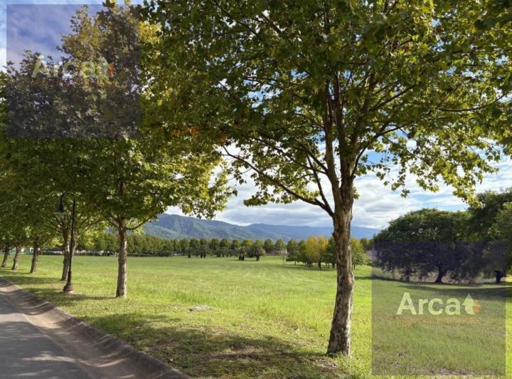 Terreno · 816m²