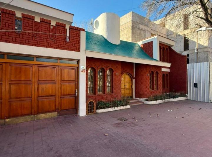 Casa · 164m² · 6 Ambientes · 1 Cochera