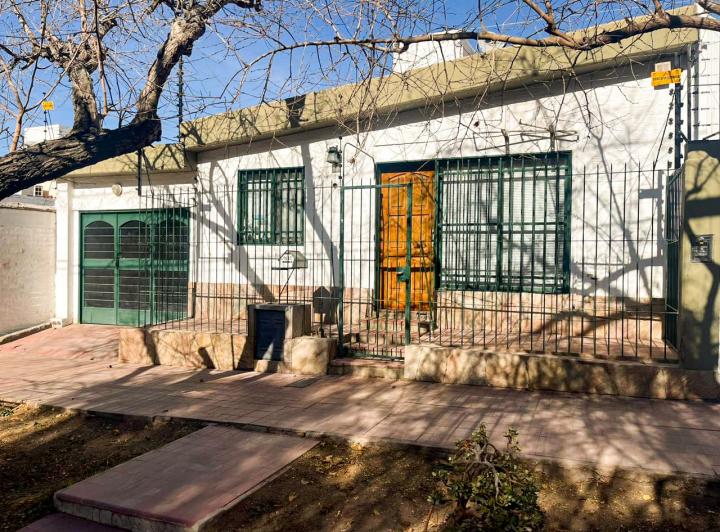 Casa · 110m² · 6 Ambientes · 2 Cocheras