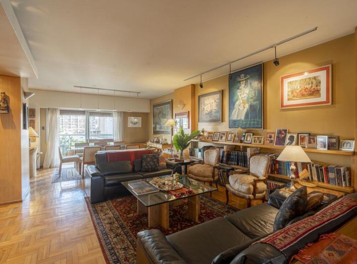 Departamento · 240m² · 8 Ambientes · 2 Cocheras