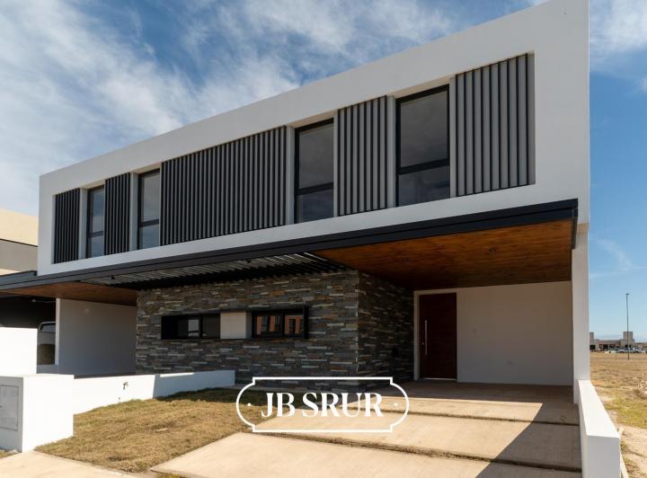 Casa · 155m² · 6 Ambientes · 1 Cochera