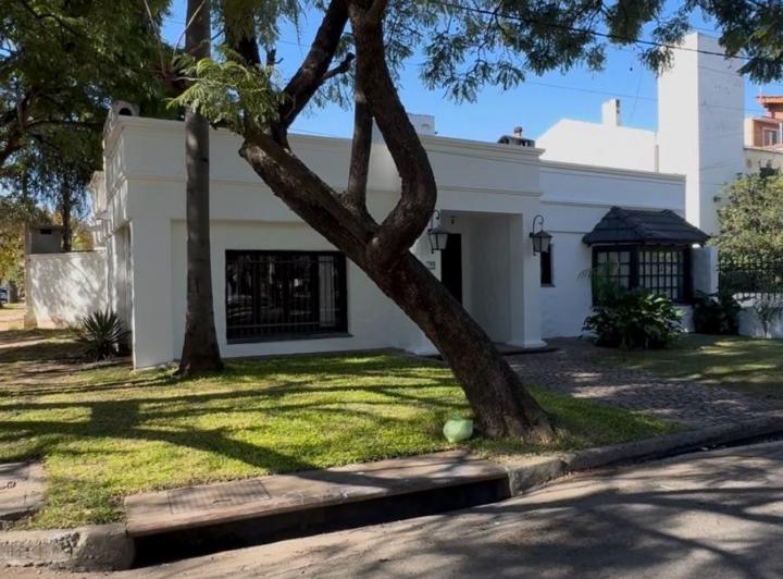 Casa · 204m² · 7 Ambientes · 1 Cochera