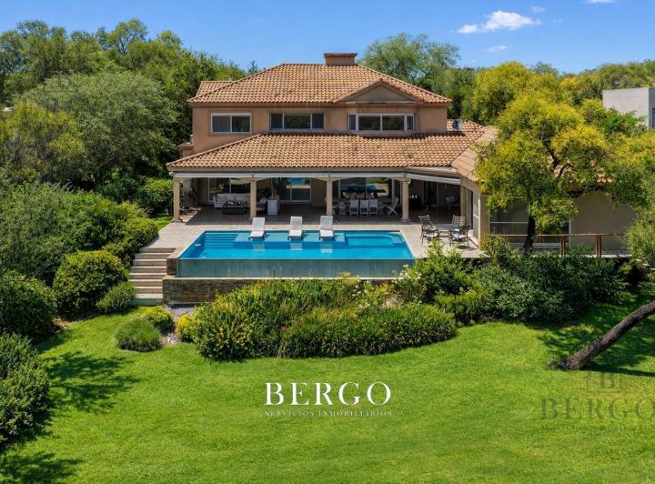 Casa · 626m² · 3 Dormitorios