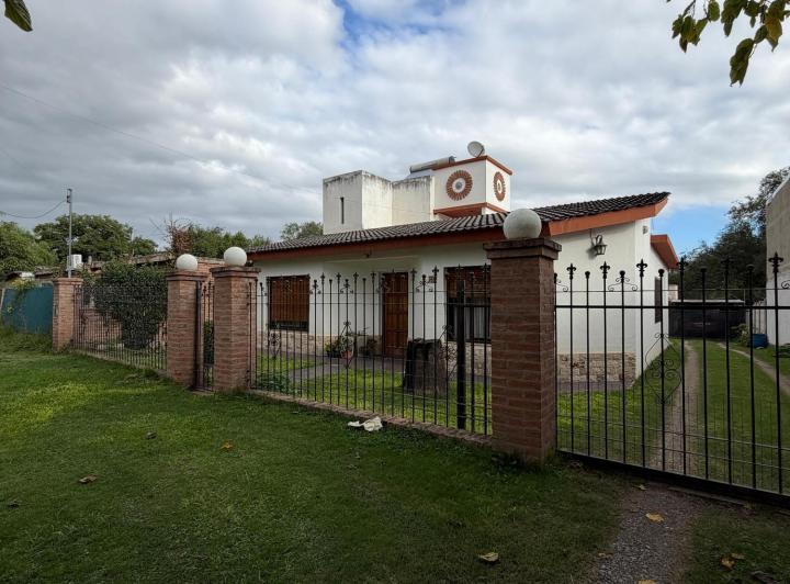 Casa · 220m² · 3 Ambientes · 1 Cochera