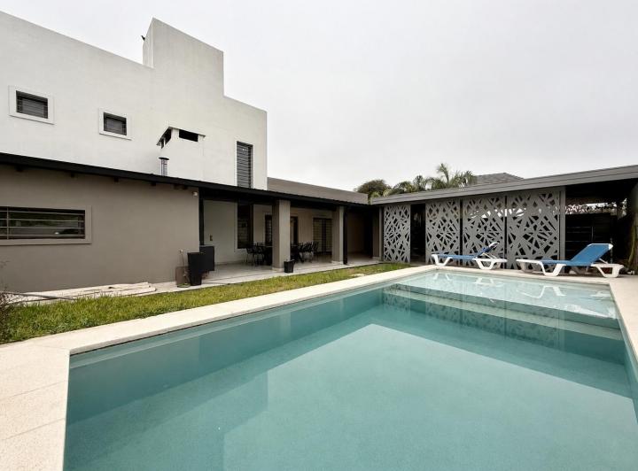 Casa · 275m² · 7 Ambientes · 3 Cocheras