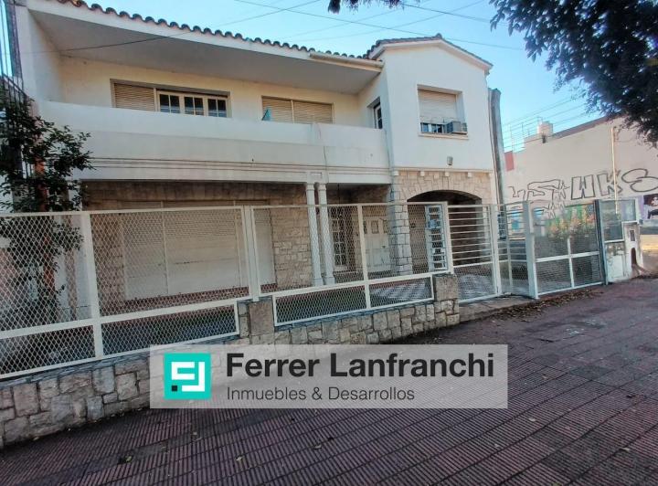 Casa · 280m² · 8 Ambientes
