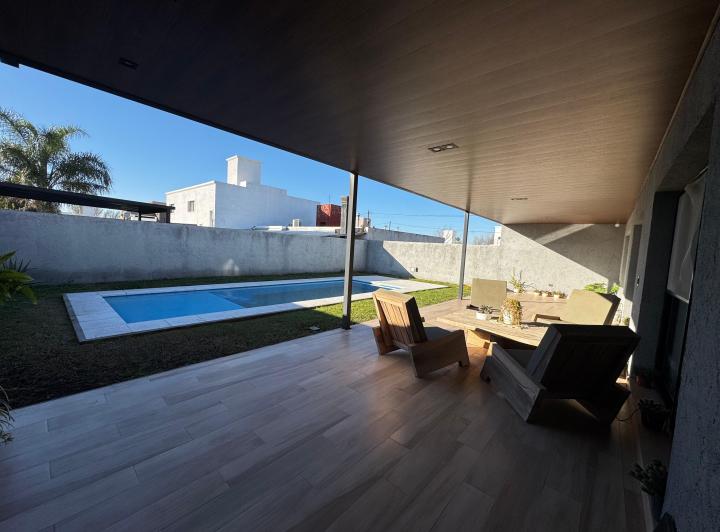 Casa · 190m² · 3 Ambientes · 2 Cocheras