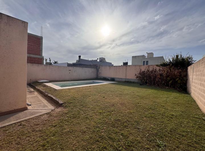 Casa · 155m² · 4 Ambientes · 1 Cochera